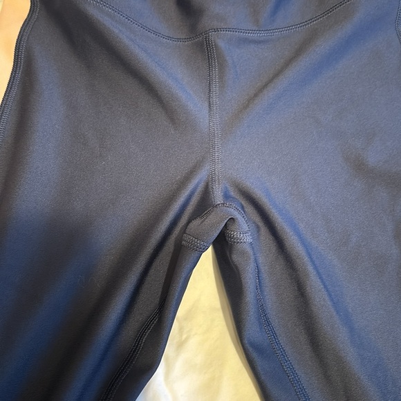 Under Armour HeatGear compression legging, Size Small. - Picture 4 of 6